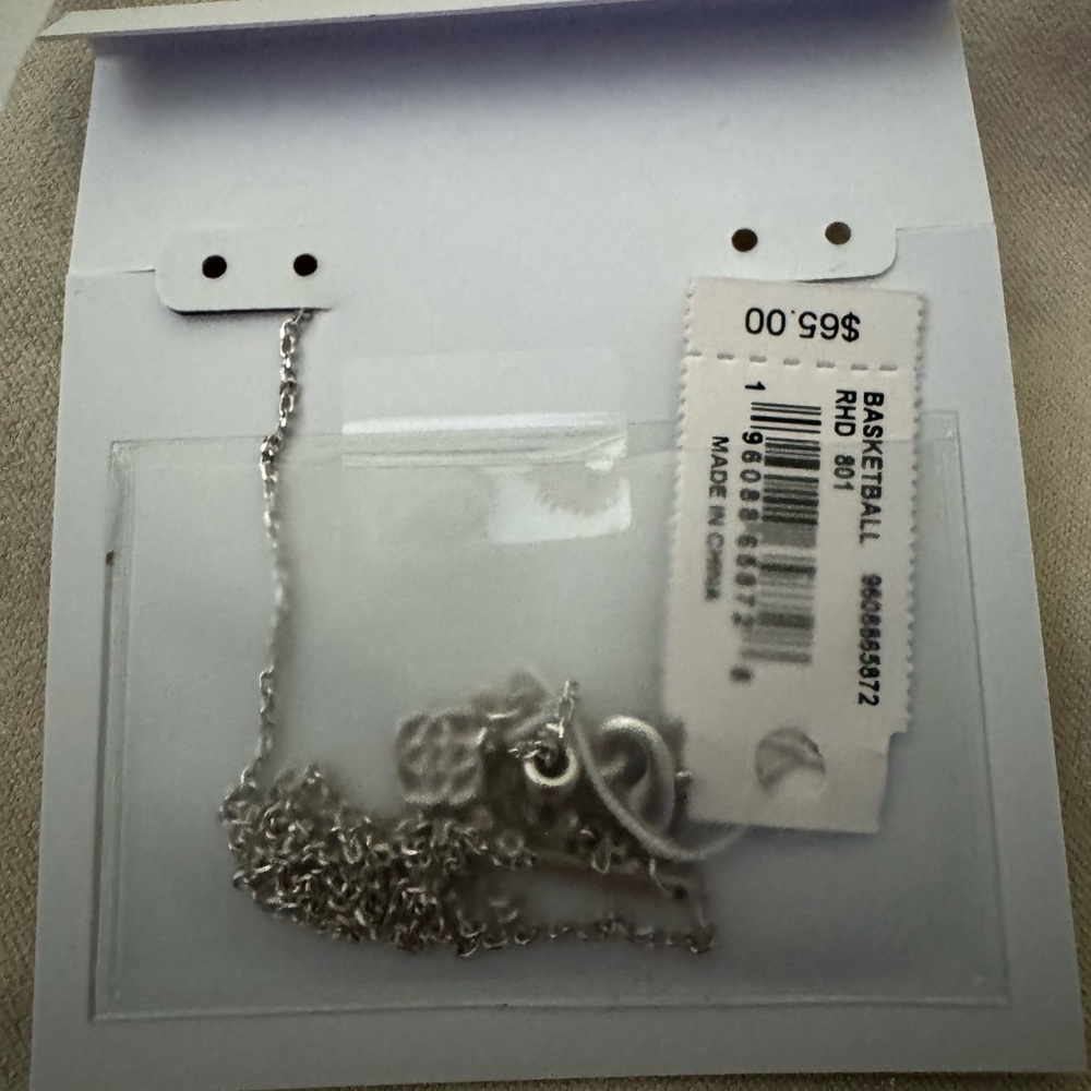 NWT-Kendra Scott Basketball Silver Short Pendant Necklace - Picture 2 of 4